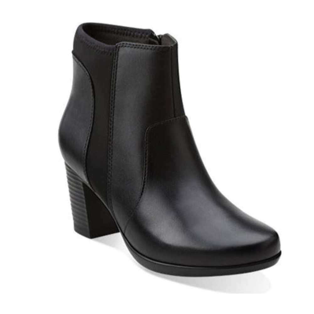 CLARKS LEATHER ANKLE BOOTS / size 7